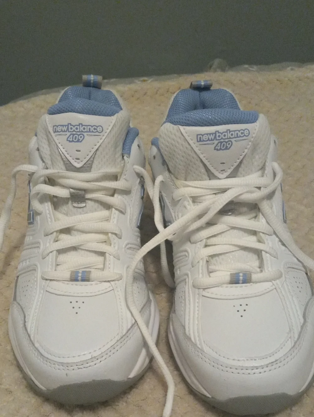 Womens White And Baby Blue Trim Sz 7 New Balance 409